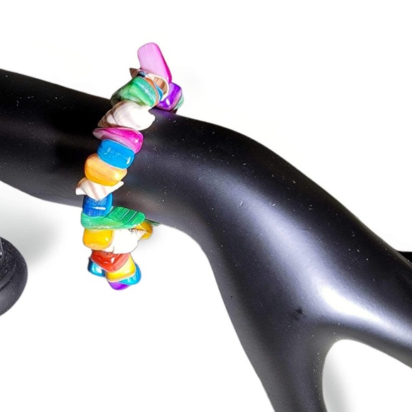 Bright, multi-colored rocks and shells on a stretchy bracelet - Picture 2 of 10